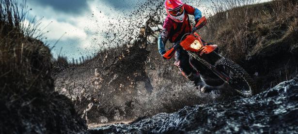 九游娱乐官方网站-绿茵与硬木的对话，当英超争冠焦点战遇上森林狼压制猛龙