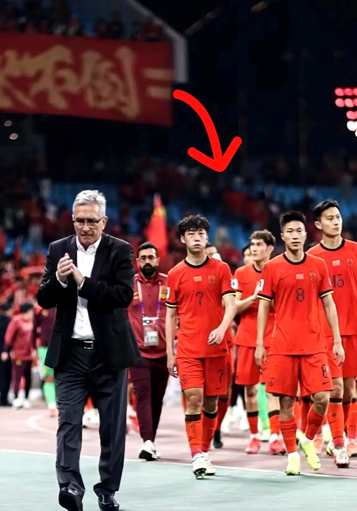 球员表现全方位,助球队赢取比赛胜利 球员表现全方位,助球队赢取比赛胜利