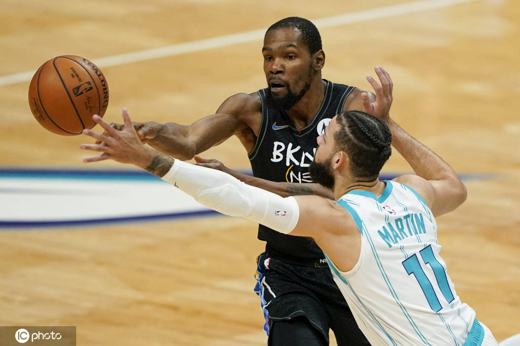 黄蜂队新任主帅展现变阵之能，力挽狂澜