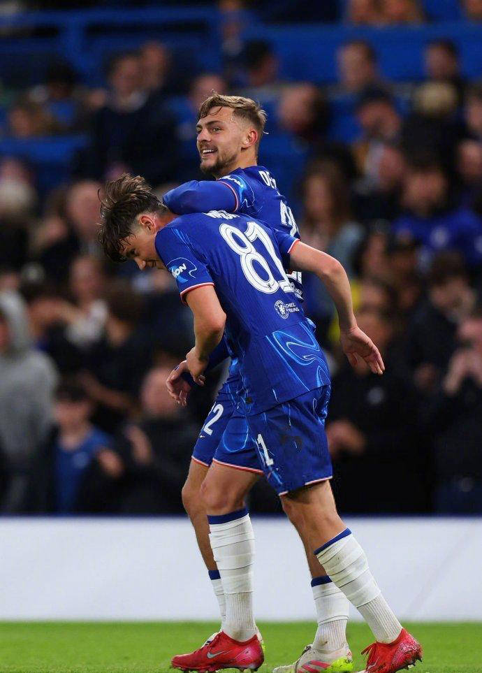 切尔西铁军巩固领先,备战欧冠决赛 切尔西铁军巩固领先,备战欧冠决赛