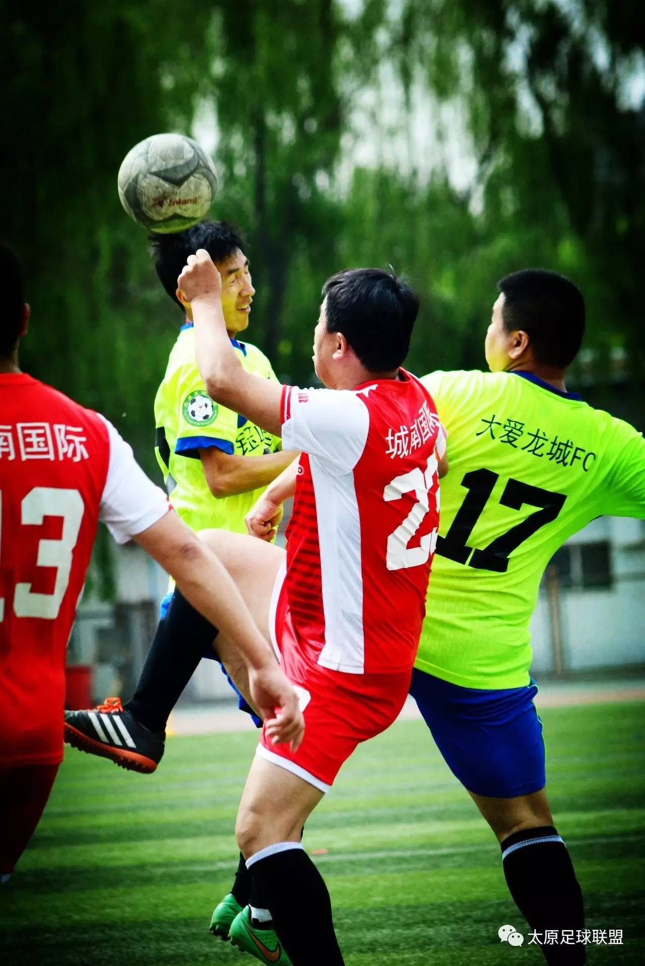 黑龙江队遭遇福建队挑战，胜负难料