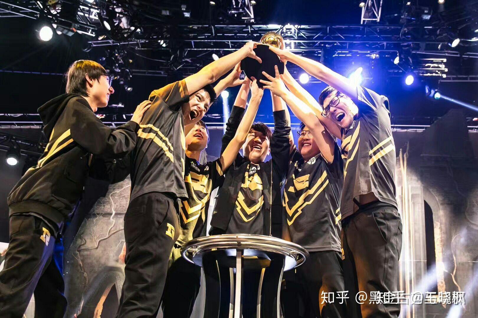 关于G2翻盘RNG，Hanssama团战一打五宿敌对决成都决赛之夜，引爆全场热议的信息