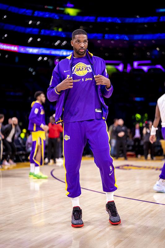 湖人外线投手汤普森再度获得最佳球员奖 湖人外线投手汤普森再度获得最佳球员奖