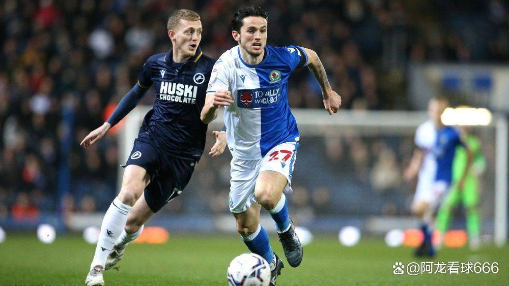 利兹联惨败热刺,保持领先优势 利兹联惨败热刺,保持领先优势