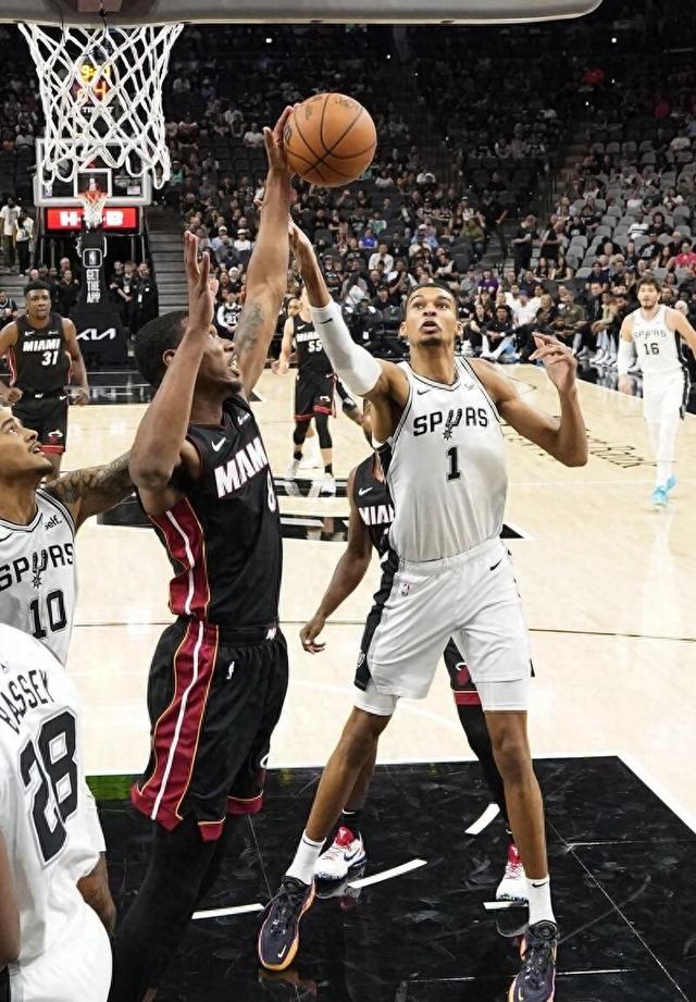 顶尖球队的对决越来越白热化 顶尖球队的对决越来越白热化