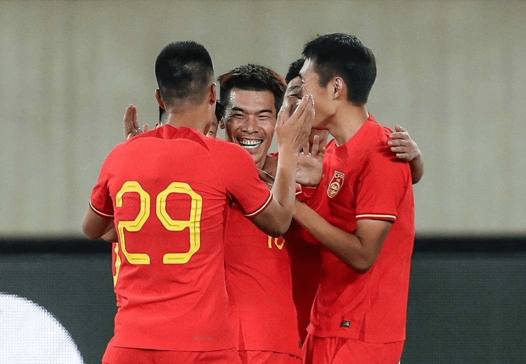 越南队战胜乌兹别克斯坦,引发瞩目 越南队战胜乌兹别克斯坦,引发瞩目