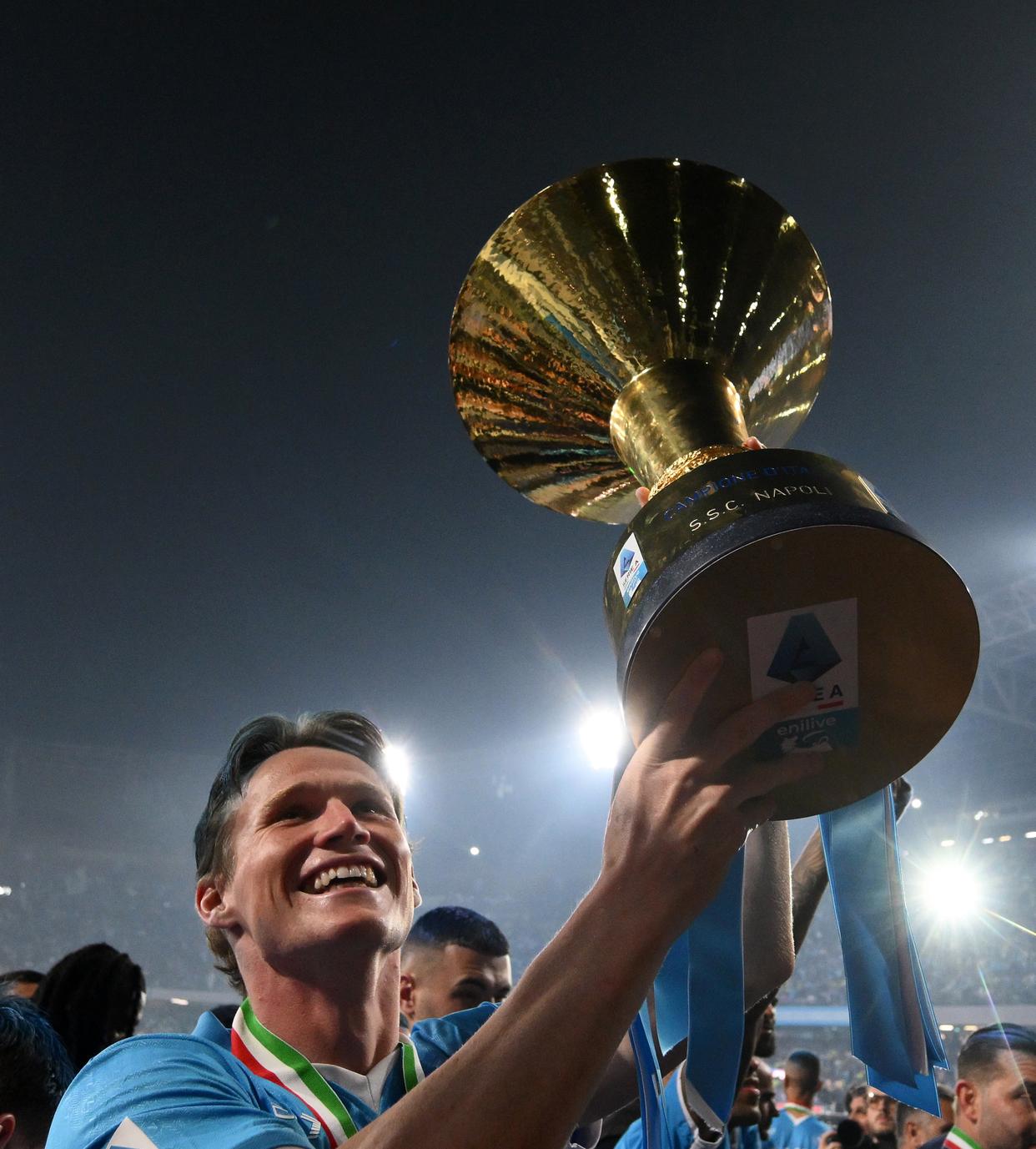 那不勒斯取胜成果，球迷欢庆连夜大胜