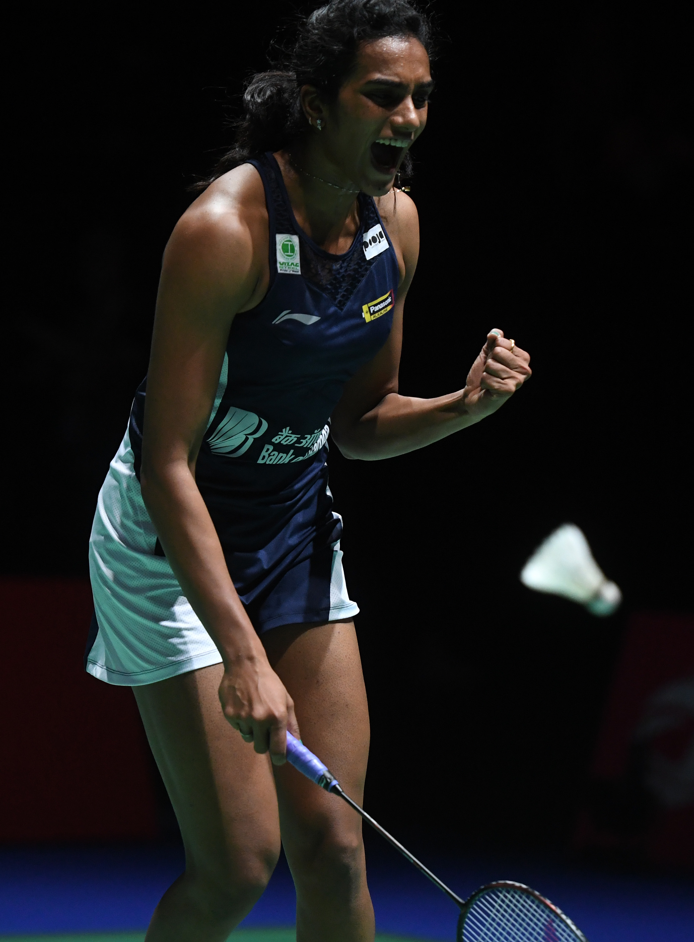 关于印尼羽毛球队力克英格兰羽毛球队，辛杜统治全场的信息